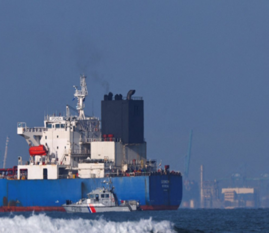 Во Франции задержан капитан танкера Grinch, перехваченного по подозрению в причастности к теневому флоту России