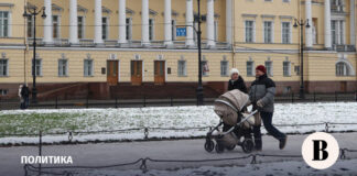 Путин поручил нарастить поддержку семей с детьми