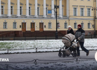 Путин поручил нарастить поддержку семей с детьми