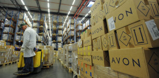 Группа «Арнест» выкупила российское подразделение Avon