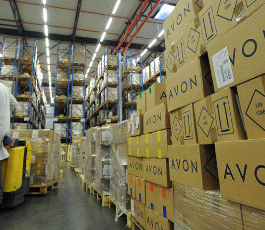 Группа «Арнест» выкупила российское подразделение Avon
